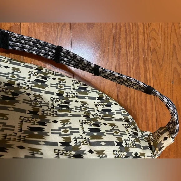KAVU Sling Bag Geometric Navajo Crossbody Backpack Purse Rope Strap Clip Zipper